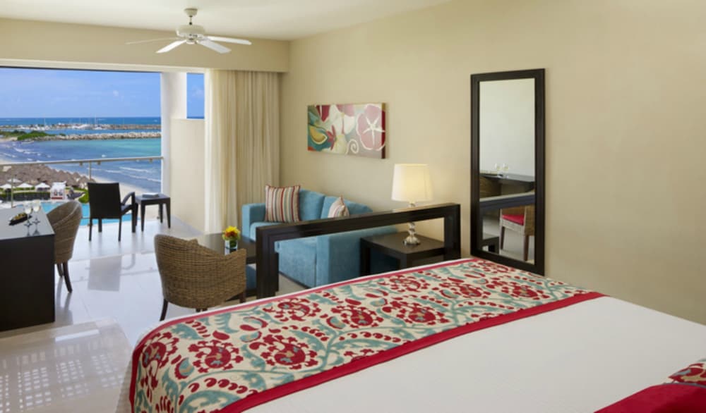 Junior Suite Ocean View King