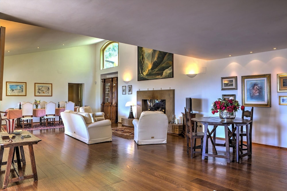 Villa photo 3