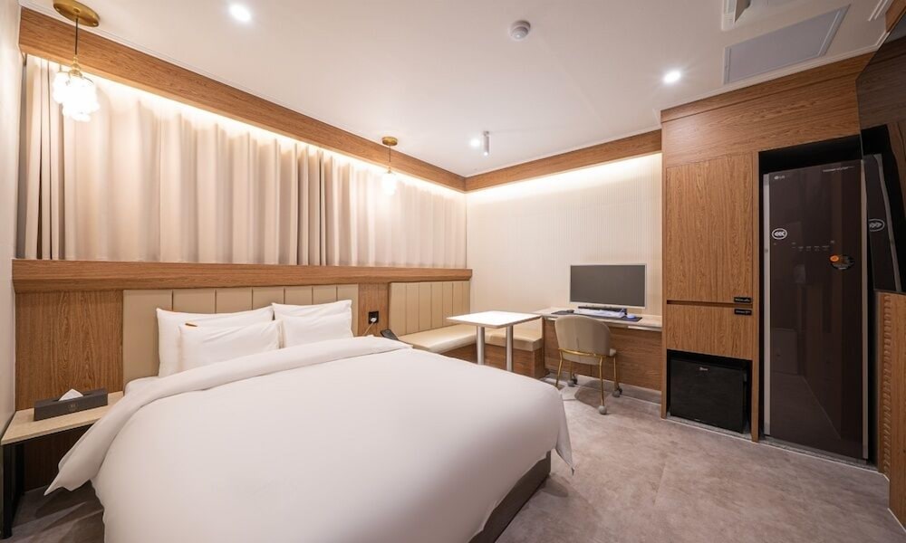 Deluxe King Room