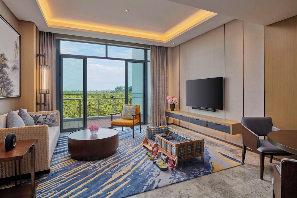 Executive Suite, 1 King Bed (Plunge Pool)