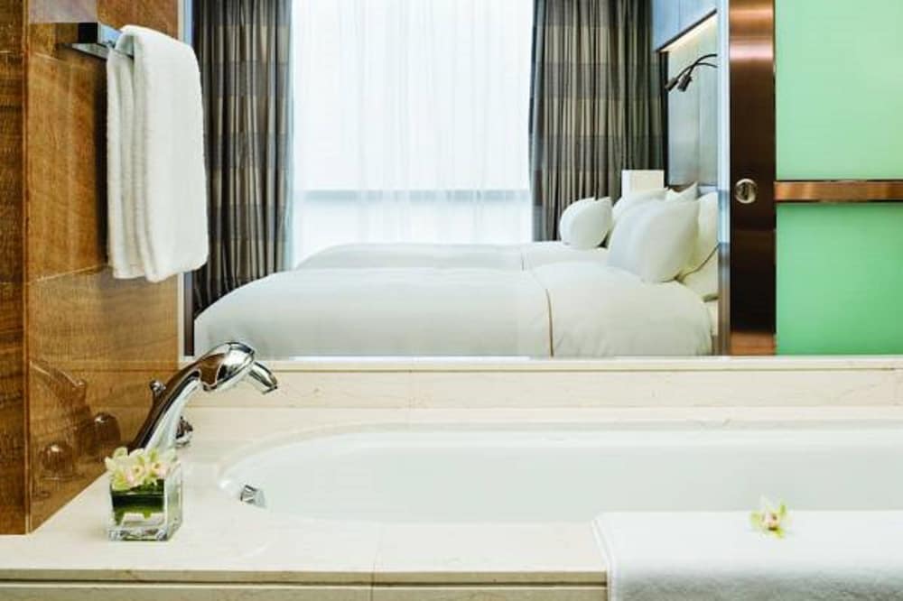 Room, 2 Twin Beds, City View - Photo 4