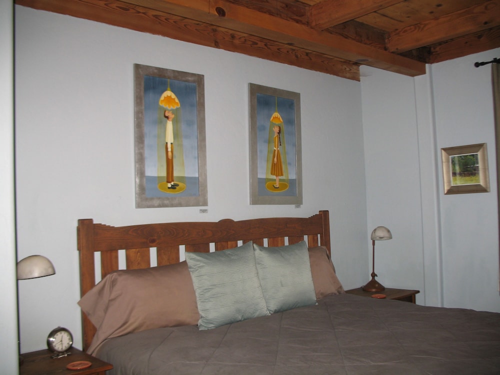 Standard Room, 1 King Bed photo 1