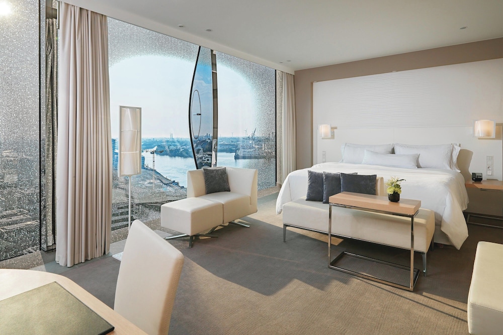 Junior Suite, 1 King Bed, City View thumbnail 5