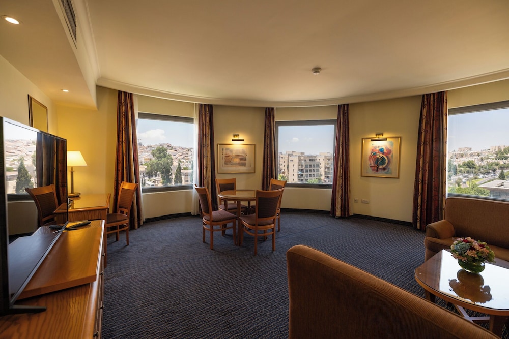 Deluxe Suite - Photo 5