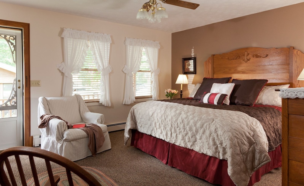 Deluxe Double Room, 1 King Bed, Fireplace, Garden Area