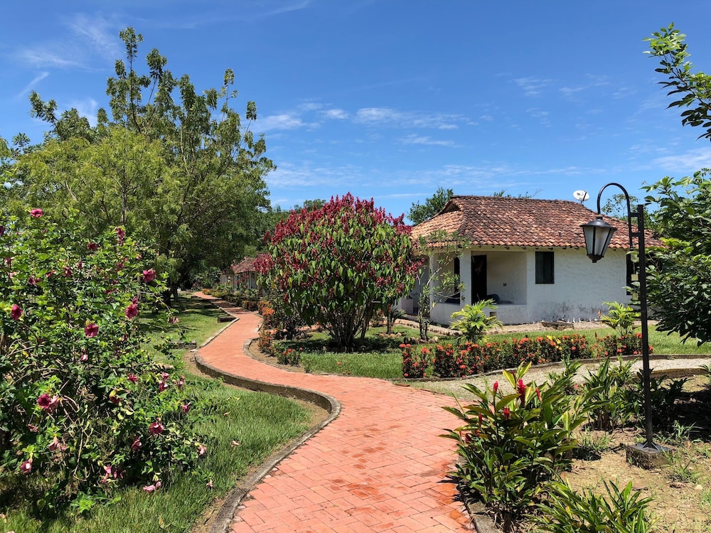 Business Bungalow, 1 King Bed, Kitchen, Garden View