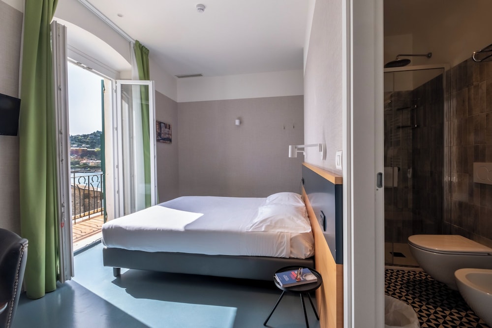 Classic Double Room, Sea View - Photo 10