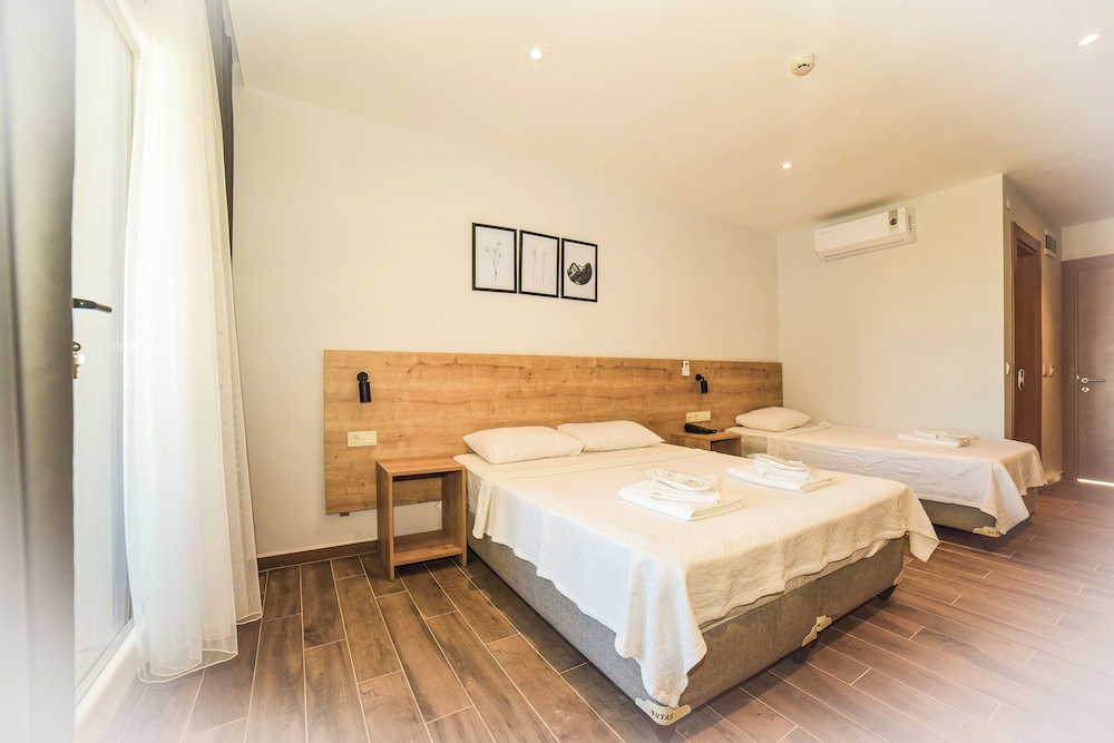 Standard Triple Room, Balcony - Photo 5