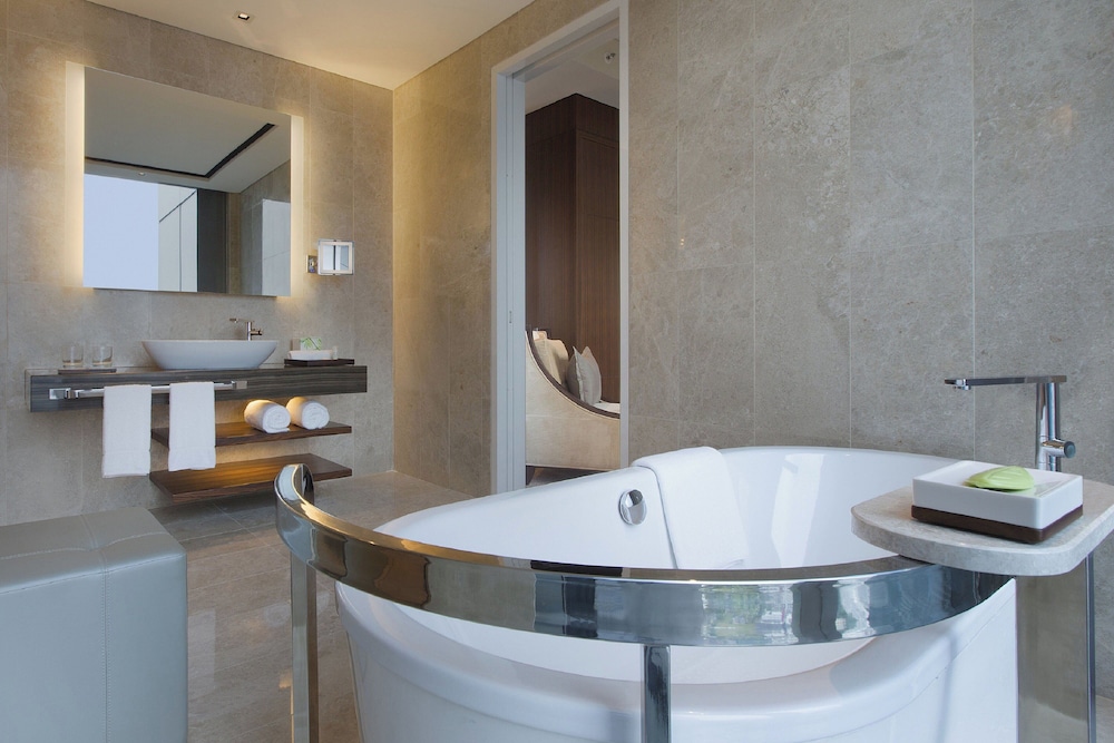 1 King Bed, Club Lounge Access, 1 Bedroom Suite