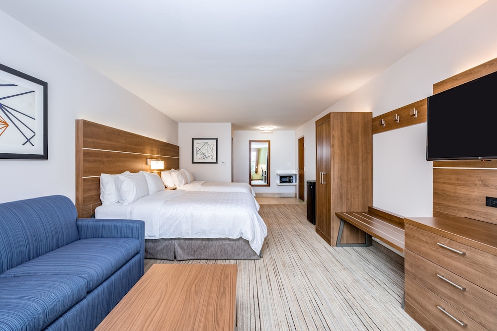 Suite, 2 Queen Beds - Photo 1