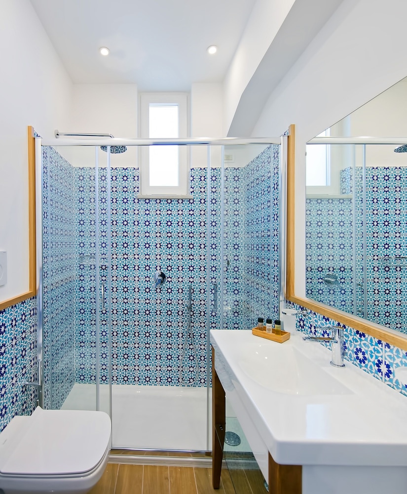 Deluxe Room, Patio, Sea View - Photo 9