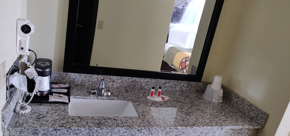 Room, Accessible - Photo 4