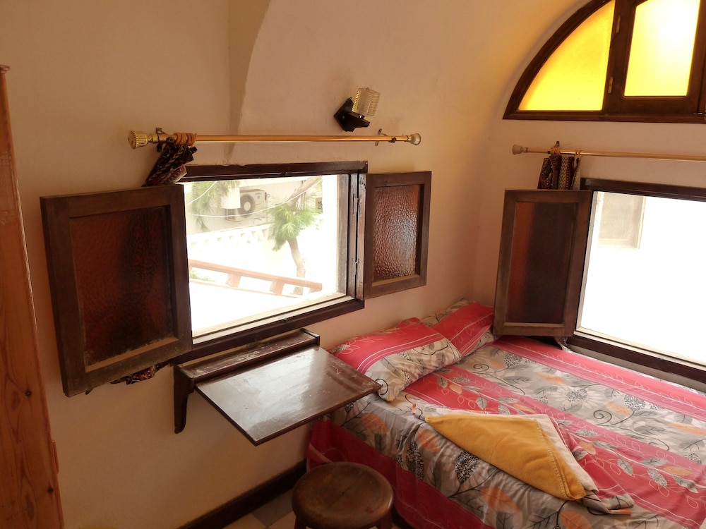 Single Room, Shared Bathroom (Backpacker) photo 2