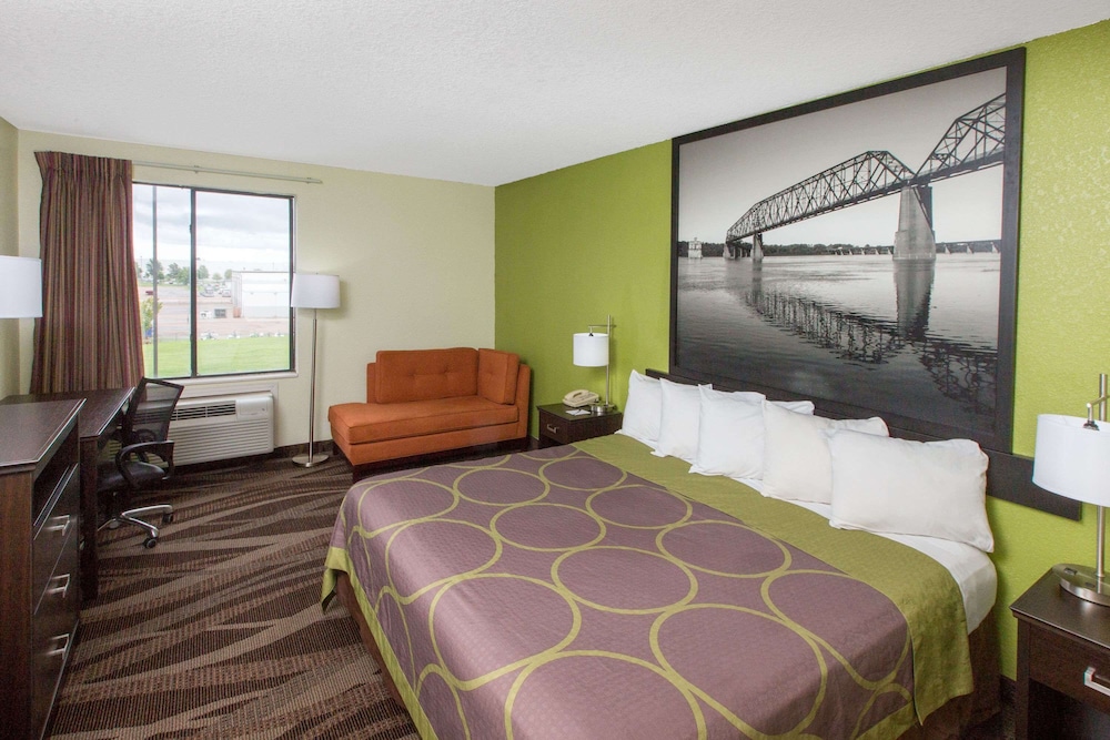 Suite, 1 Bedroom, Smoking - Photo 3