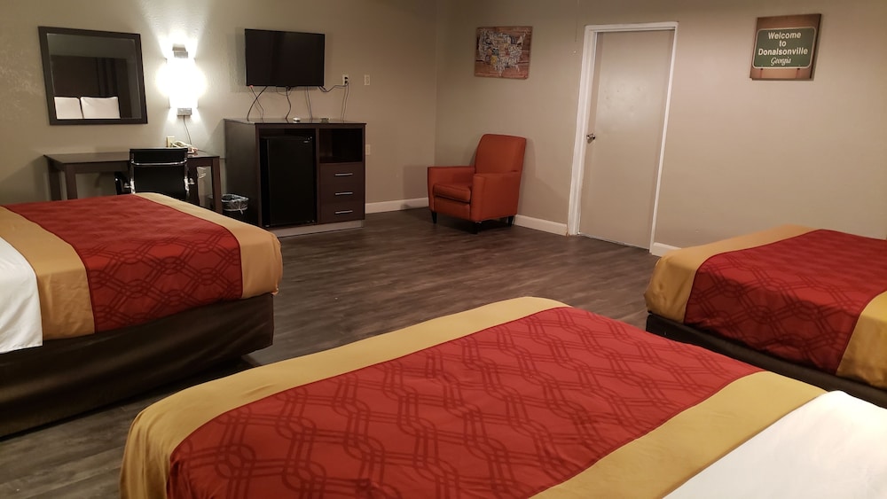 Room, Multiple Beds, Accessible, Smoking - Photo 2