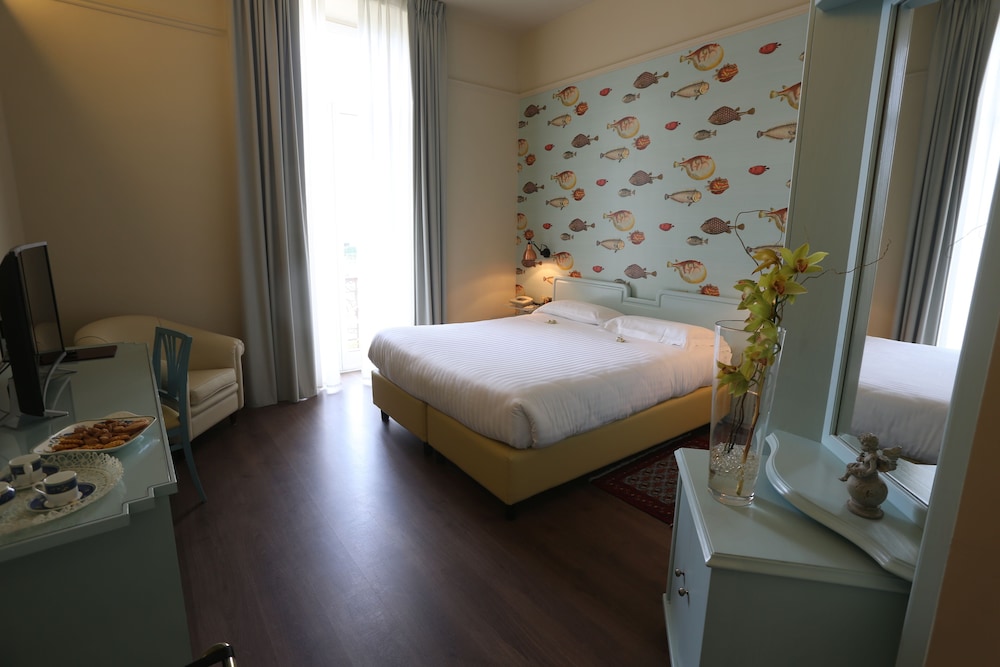Double Room, Partial Sea View - Photo 1