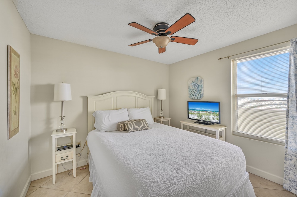 Condo, 2 Bedrooms, Beach View (Pelican 1015) photo 2