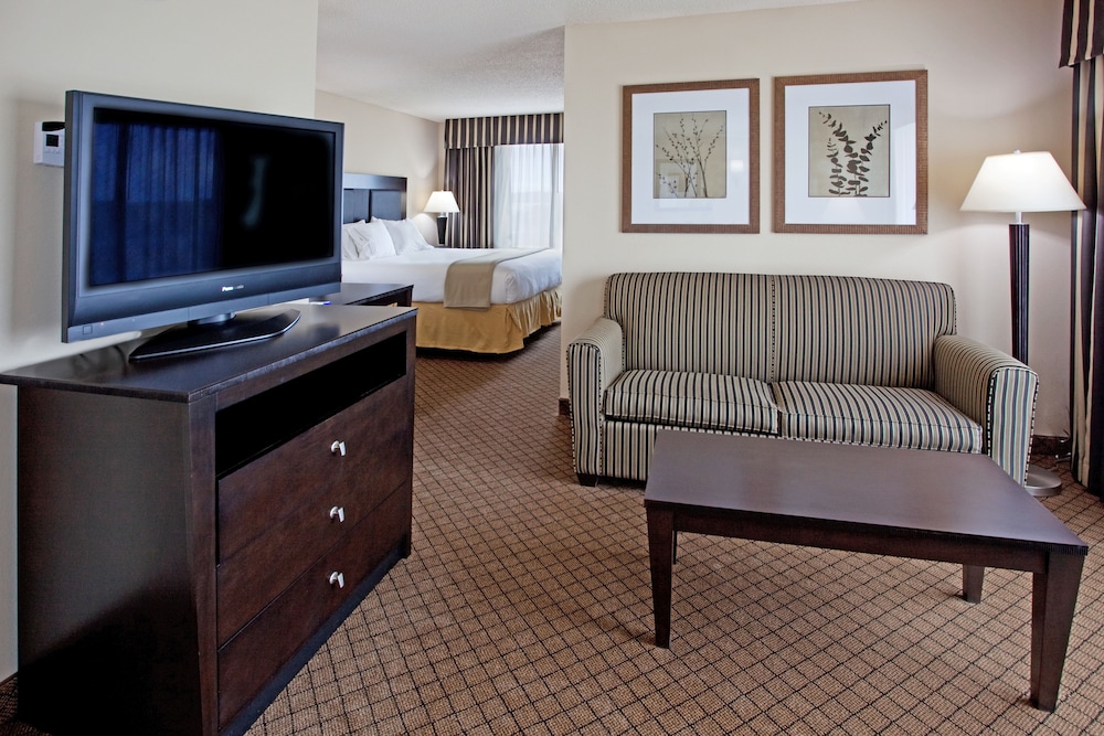 Suite, 1 King Bed with Sofa bed, Corner - Photo 1