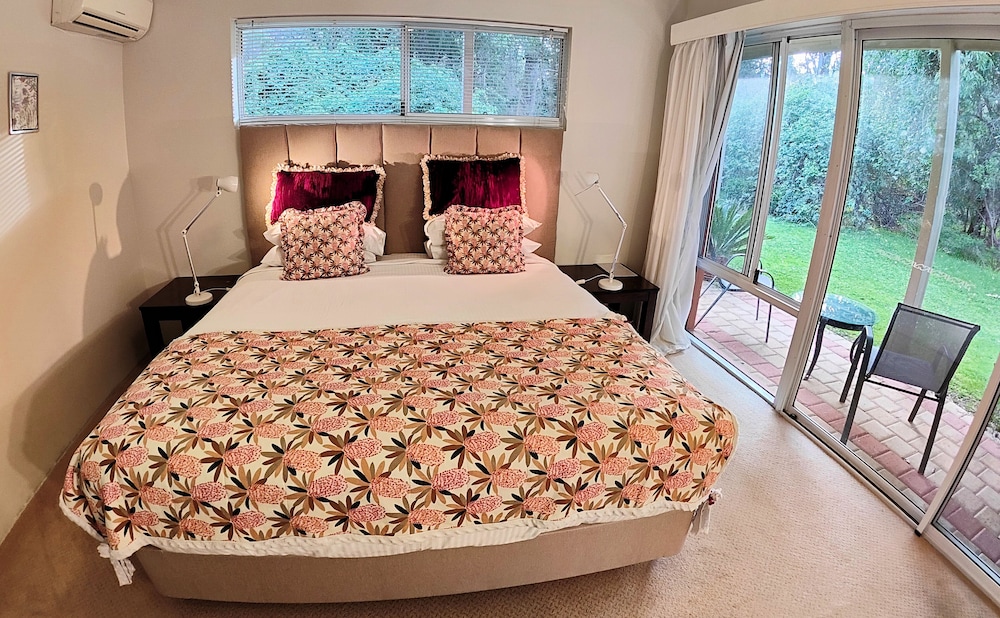 Luxury Room, 1 King Bed, Garden View (Wallcliffe) photo 3