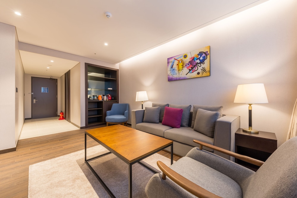 Suite, 1 King Bed, Non Smoking