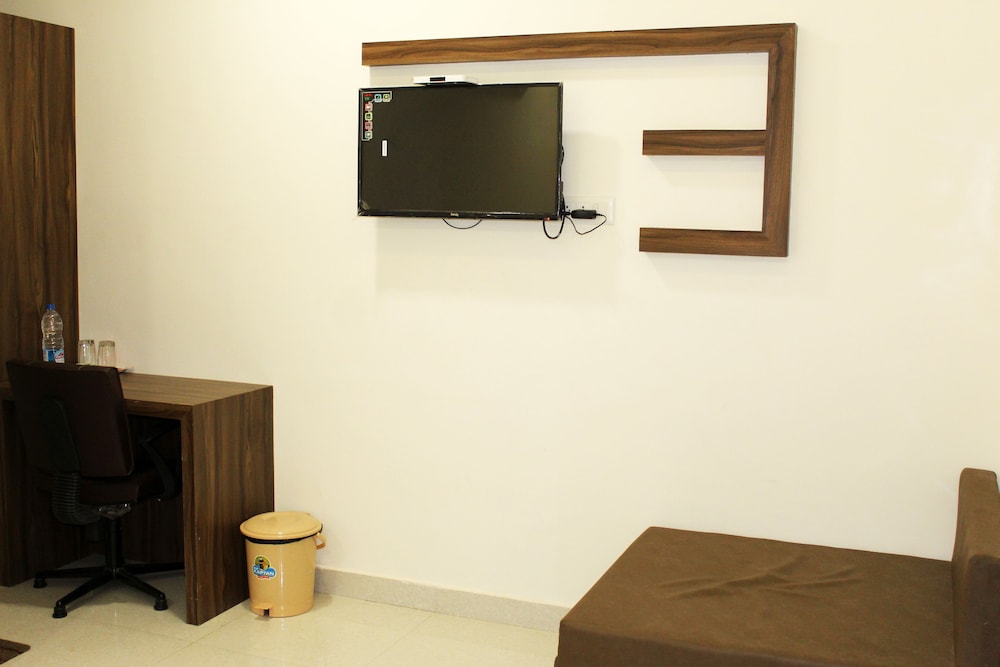 Standard Room, 1 King Bed, Accessible, Non Smoking photo 2