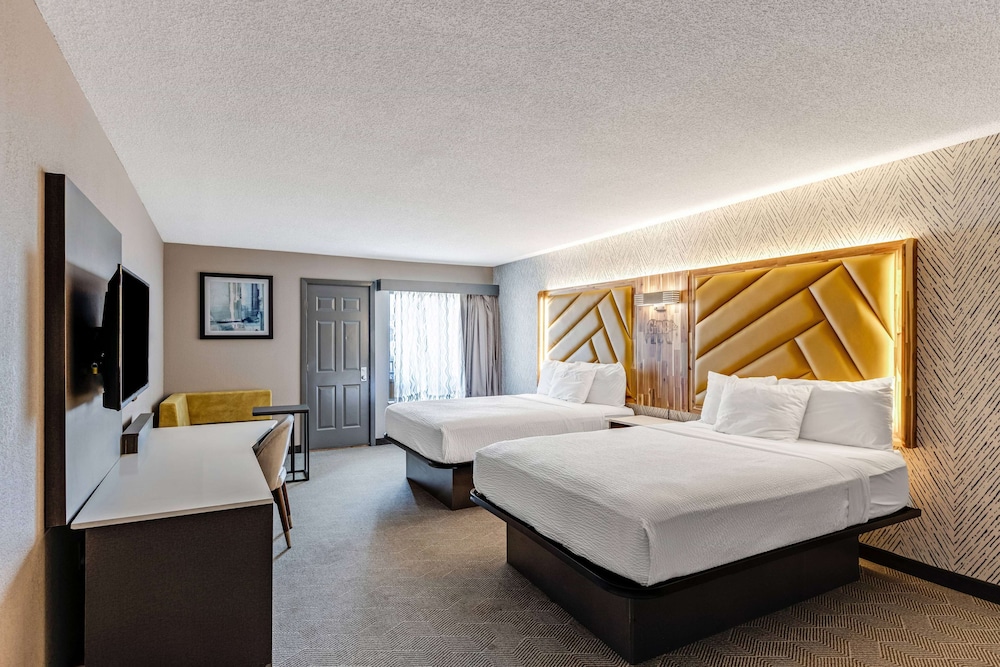 Deluxe Room, 2 Queen Beds, Non Smoking (Private Balcony) - Photo 1