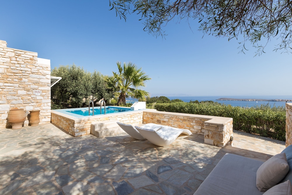 Majestic Suite with Sea View & Private Pool photo 2