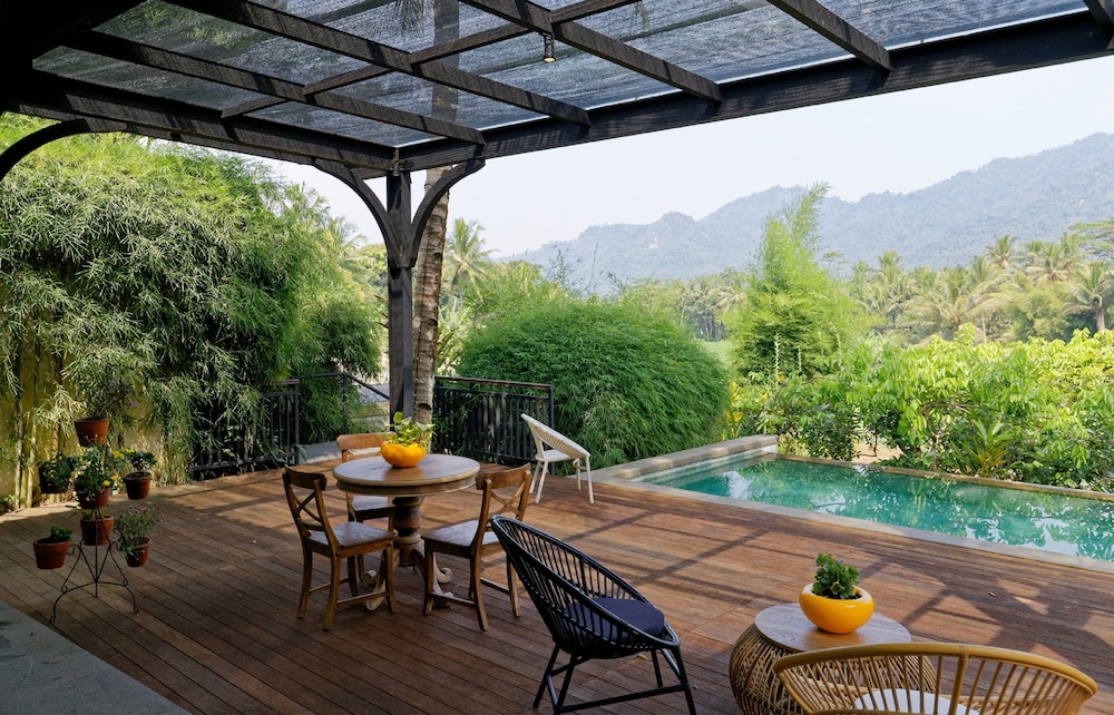 Residence Pool Villa thumbnail 5