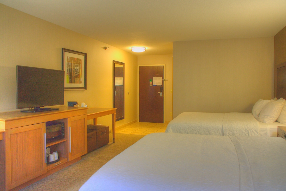 Room, 2 Queen Beds, Non Smoking - Photo 1