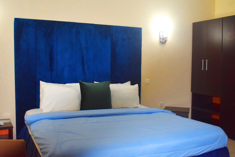 Deluxe Room - Photo 5