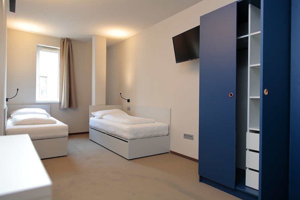 Standard Twin Room - Photo 2