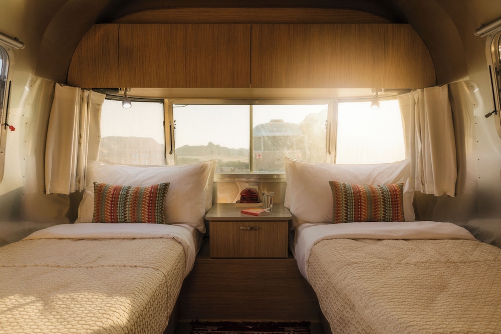 Room, 2 Twin Beds (Oasis Caravan)