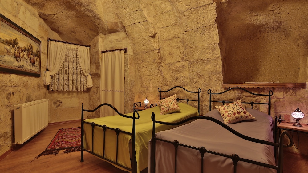 Twin Cave & Stone Room photo 2