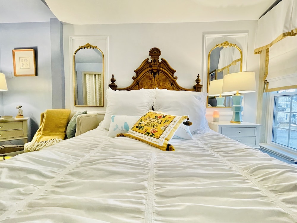 Luxury Room, 1 Queen Bed (Jacques Cartier) photo 1
