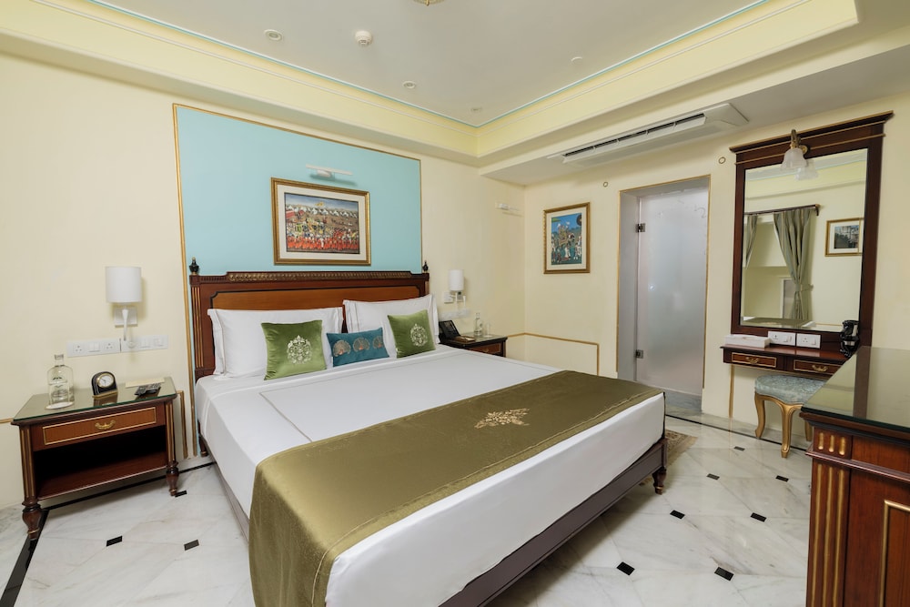 Grand Luxury Suite Courtyard View - Photo 4