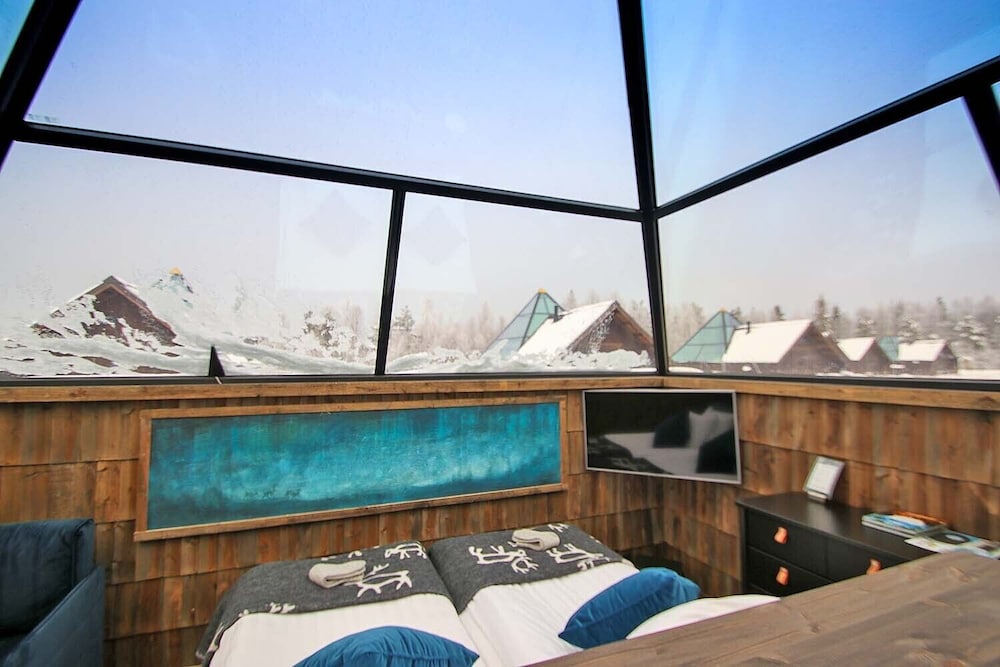 Glass Pyramid Igloo photo 3