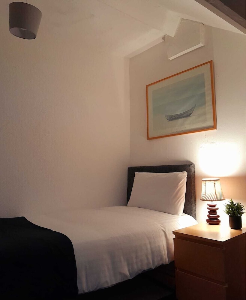 Basic Studio, Ensuite photo 1