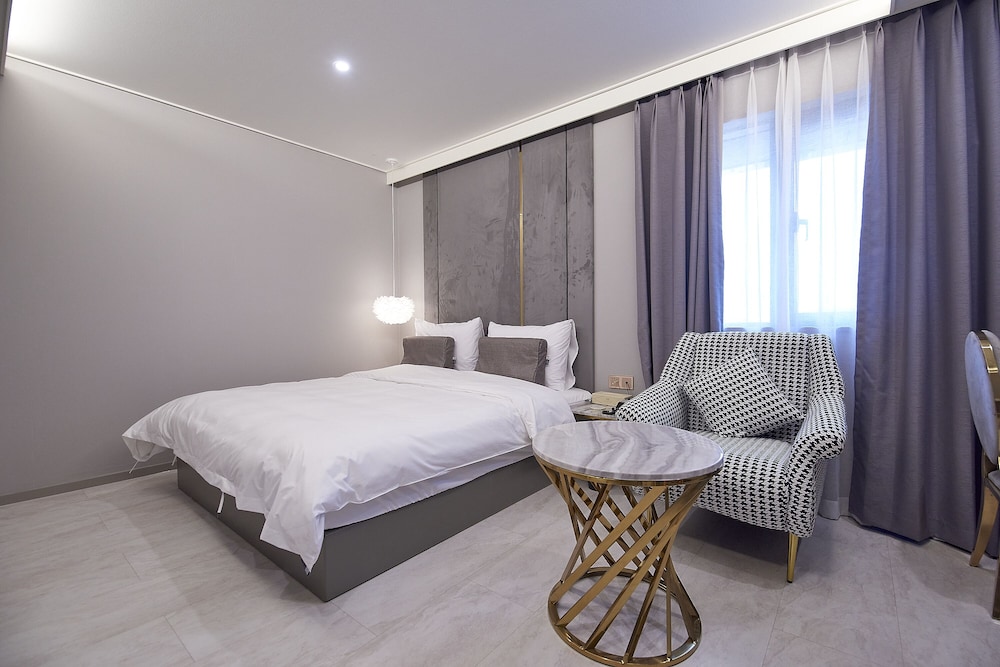 Deluxe Double Room - Photo 1