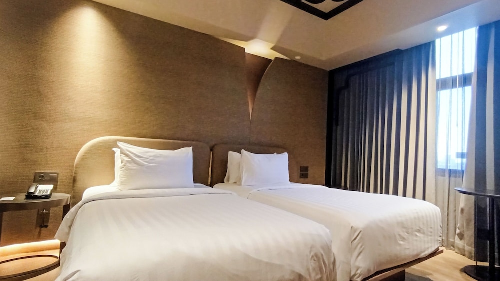 Privilege, Twin Room, 2 Twin Beds, City View photo 2