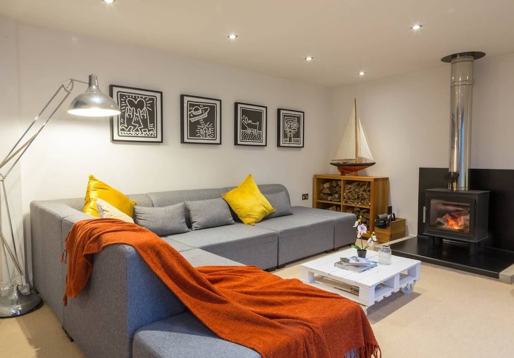 House (2 Bedrooms)