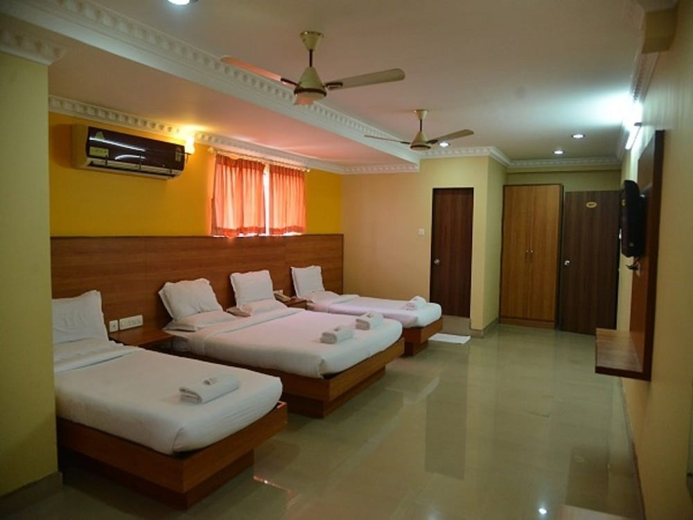 Deluxe Four Bed Ac Room