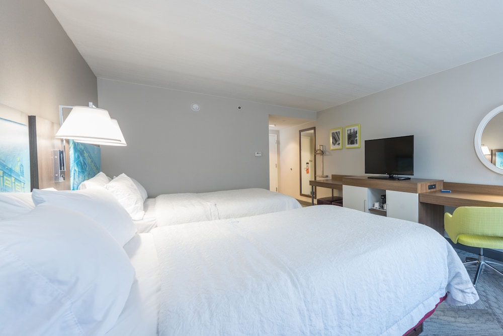 Room, 2 Queen Beds, Accessible (Roll-In Shower) - Photo 4