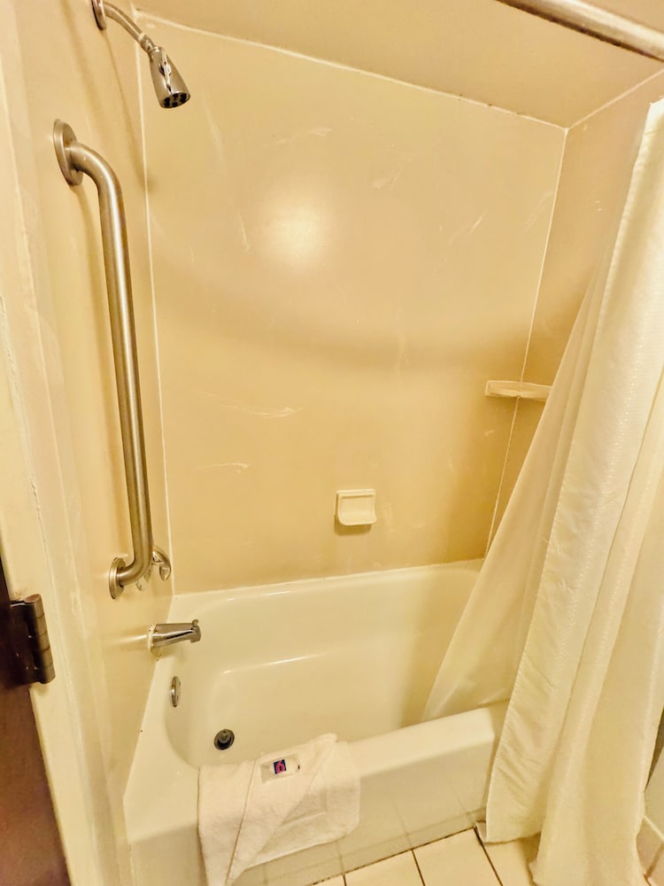 Standard Room, 1 Double Bed, Accessible, Non Smoking - Photo 9