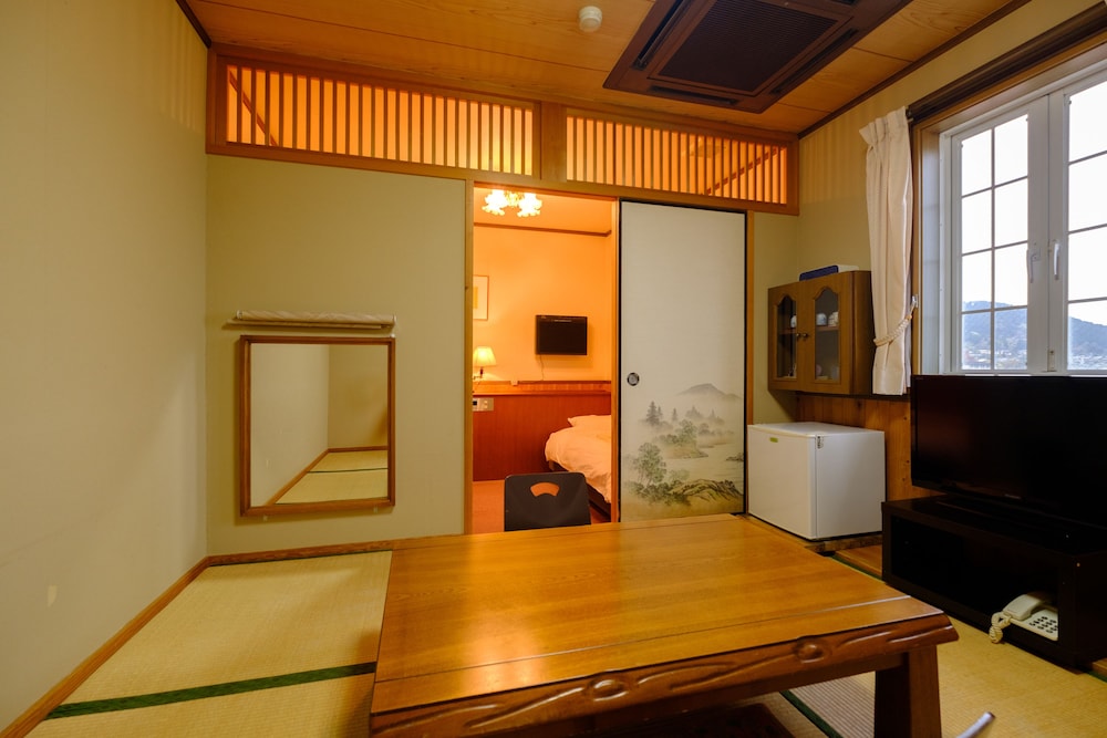Japanese Western Room with Shared Bathroom photo 3