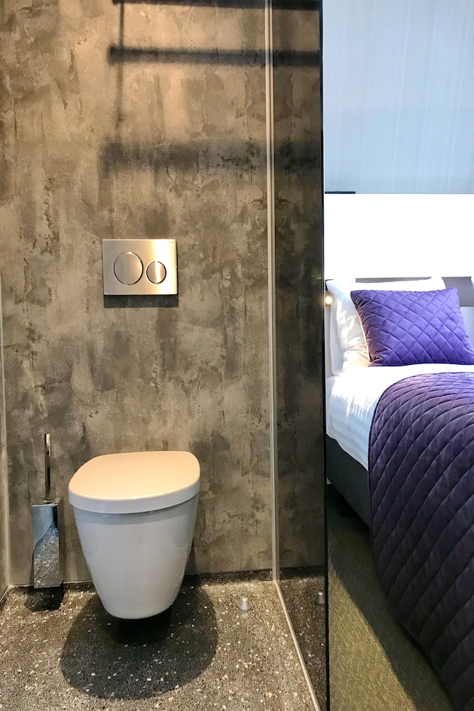 Economy Single Room thumbnail 6