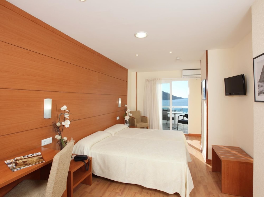 Double Or Twin Room, Balcony, Sea View photo 3