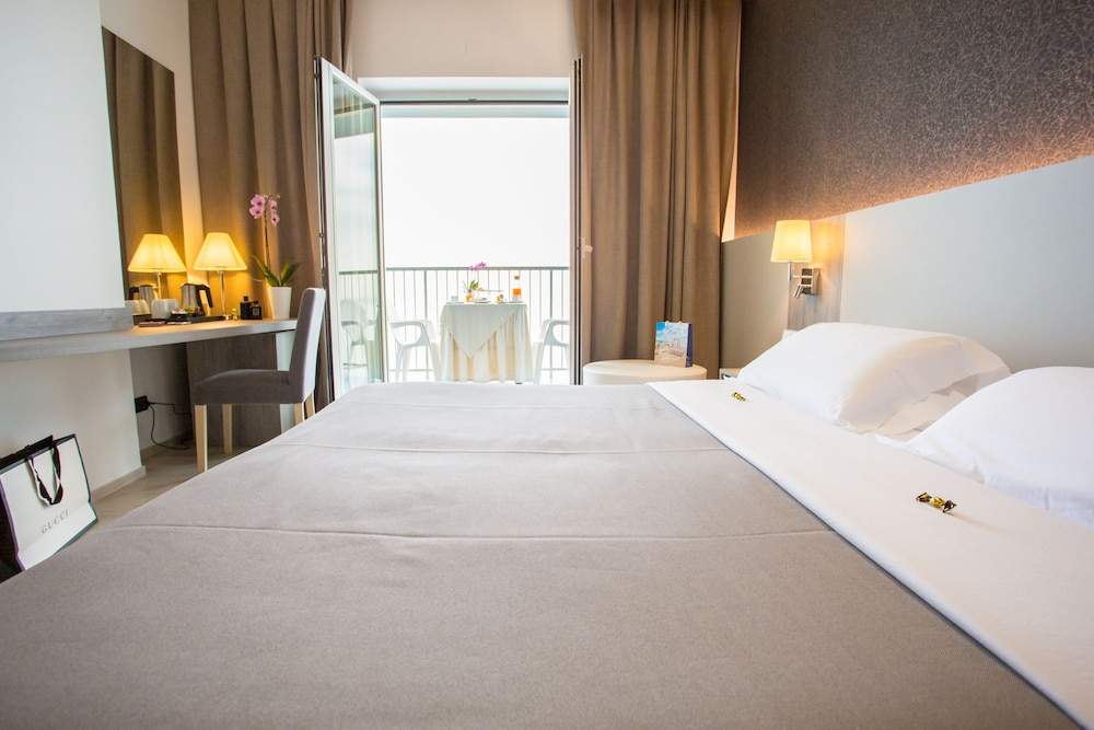 Standard Quadruple Room, Balcony, Sea View photo 3
