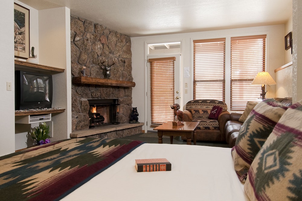Superior Studio, Multiple Beds, Hot Tub, Mountainside