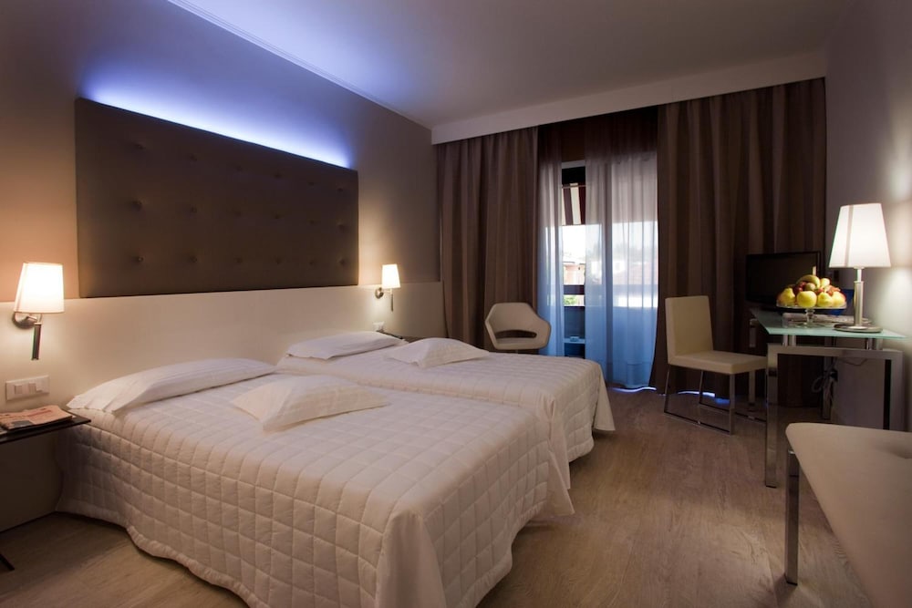 Deluxe Double Room Single Use photo 3