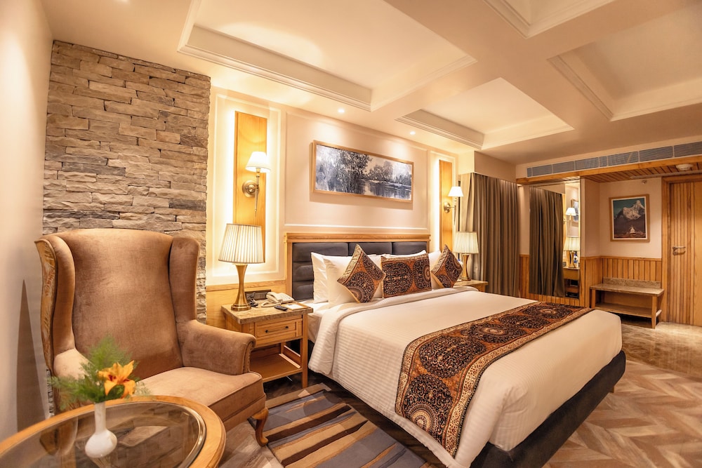 Superior Double Room, 1 King Bed, No Windows - Photo 4